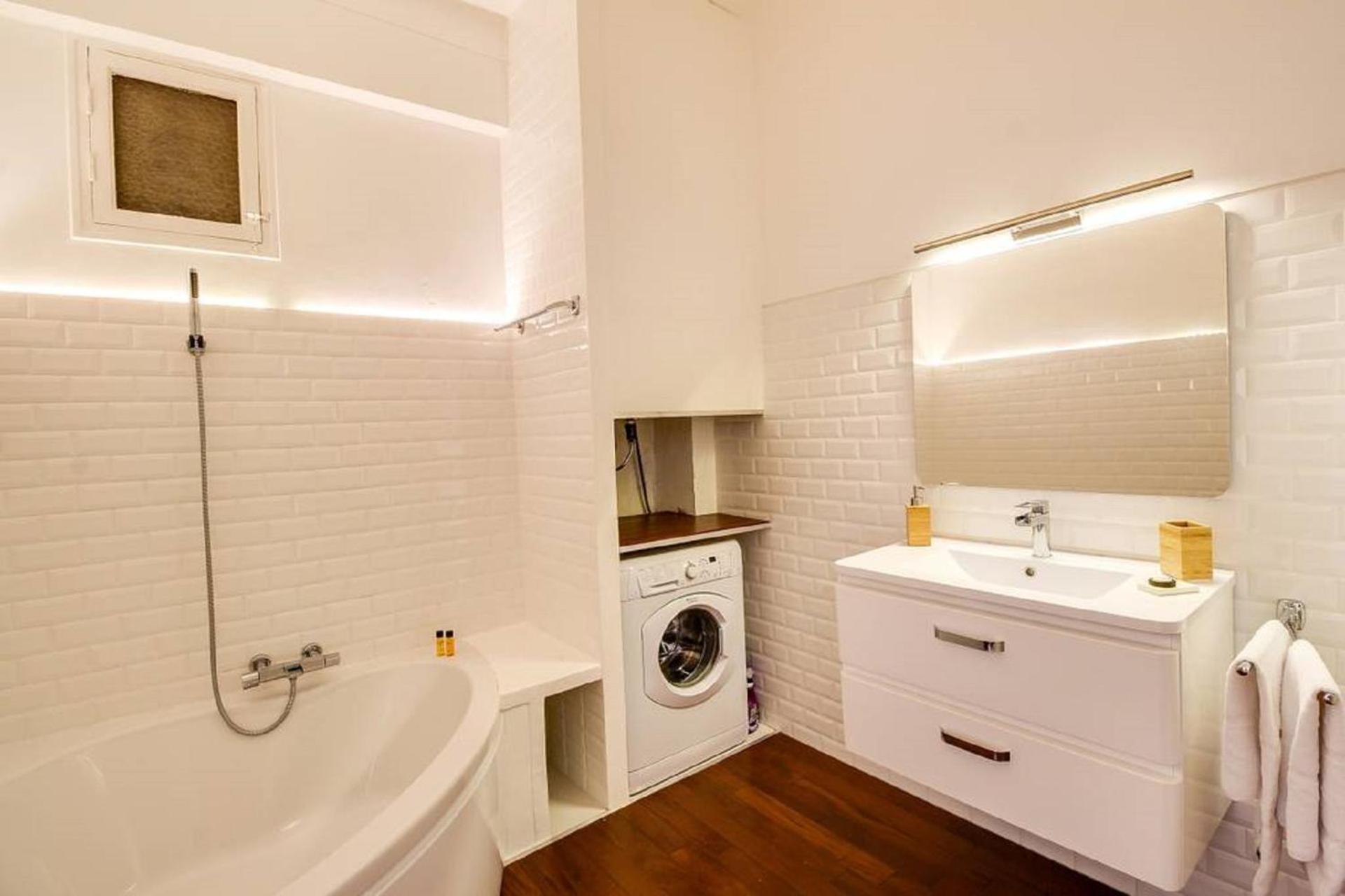 Apartamento Plein Centre, Calme Et Proche De La *
